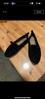 Zwarte TOMS instappers - Maat 42 🟢, Kleding | Dames, Schoenen, Ophalen of Verzenden, Zo goed als nieuw, Zwart, Instappers
