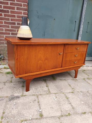 Vintage TV meubel . beschikbaar voor biedingen