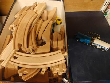 Houten Treinbaan met Treintjes beschikbaar voor biedingen