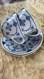 Twee Oude Porseleinen kopjes, Antiek en Kunst, Antiek | Porselein, Ophalen of Verzenden