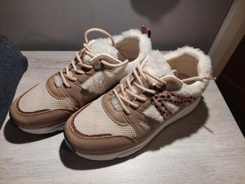 Teddy sneakers beschikbaar voor biedingen