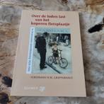 Over de loden last van het koperen fietsplaatje, Ophalen of Verzenden, Ferdinand H.M. Grapperhaus