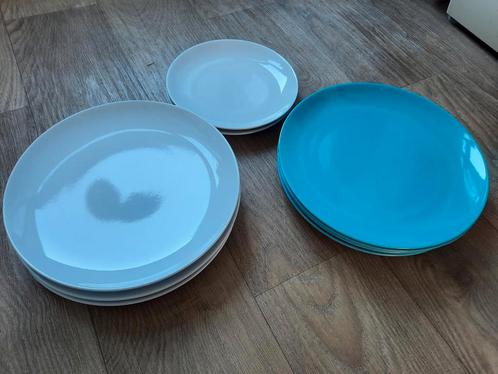 10 ikea borden 4 blauw + 4 wit dinerbord 2 wit ontbijtbord, Huis en Inrichting, Keuken | Servies, Gebruikt, Bord(en), Ophalen