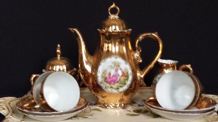 Verguld MOKKA Serviesje ~ met FRAGONARD motief ~ 4 persoons, Antiek en Kunst, Antiek | Porselein, Ophalen of Verzenden