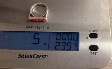 Zilveren ring met bloedkoralen beschikbaar voor biedingen