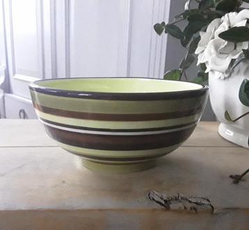 Gestreept schaaltje met retro kleurtjes  beschikbaar voor biedingen