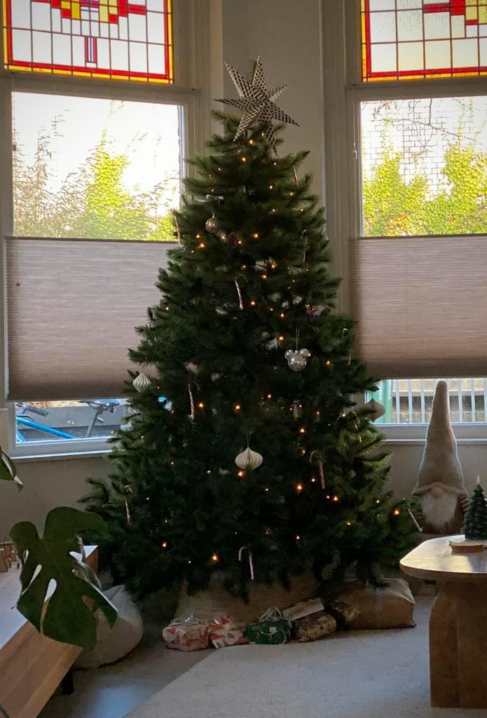 Triumph Tree kerstboom forest frosted (h215 x ø140 cm), Diversen, Kerst, Zo goed als nieuw, Ophalen