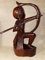 Zeer oud Bali beeld ARJUNA boogschutter , maaarrr behoeft, Antiek en Kunst, Kunst | Beelden en Houtsnijwerken, Verzenden