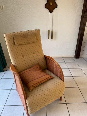Rieten Fauteuil met Stoffen Bekleding beschikbaar voor biedingen