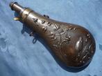 Antieke KRUITFLES KRUITHOORN met Patrijs geweer jagen jacht, Ophalen of Verzenden