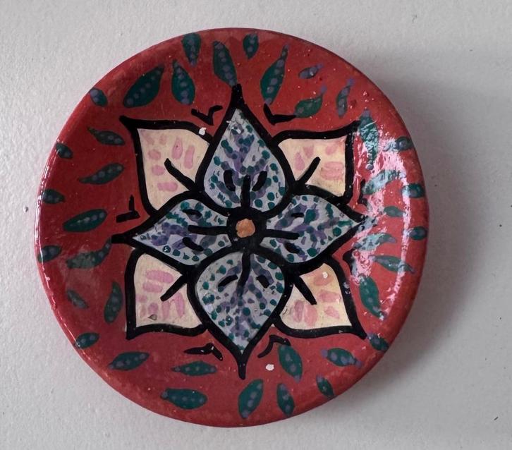Wierook Schaaltje Rood & Bloemmotief, Huis en Inrichting, Woonaccessoires | Kandelaars en Kaarsen, Gebruikt, Kandelaar, Minder dan 25 cm