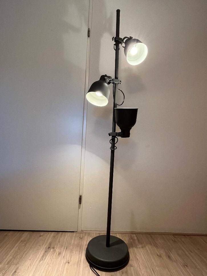 IKEA HEKTAR staande lamp met 3 spots, Huis en Inrichting, Lampen | Vloerlampen, Zo goed als nieuw, 150 tot 200 cm, Metaal, Ophalen