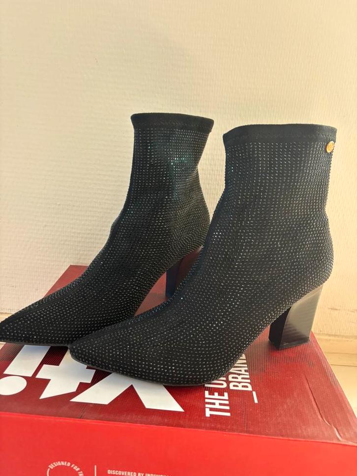 Enkellaarsjes zwart met steentjes maat 39, Kleding | Dames, Schoenen, Nieuw, Zwart, Ophalen of Verzenden