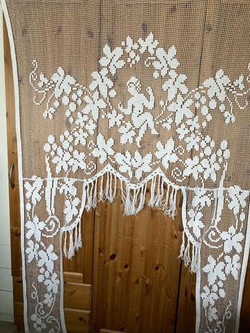 Brocante oud Frans gordijn beschikbaar voor biedingen