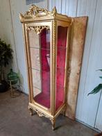 Klassieke goudkleurige vitrine met rood gestoffeerde, Ophalen of Verzenden, 25 tot 50 cm, 150 tot 200 cm