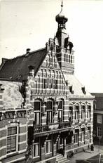 Winschoten, Stadhuis - fiets vrouw - beschreven, Verzamelen, Ansichtkaarten | Nederland, Ophalen of Verzenden, Voor 1920, Ongelopen