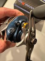 nieuwe sirocco 301lh baitcaster reel, Watersport en Boten, Hengelsport | Roofvissen, Nl, Molen, Nieuw, Ophalen of Verzenden