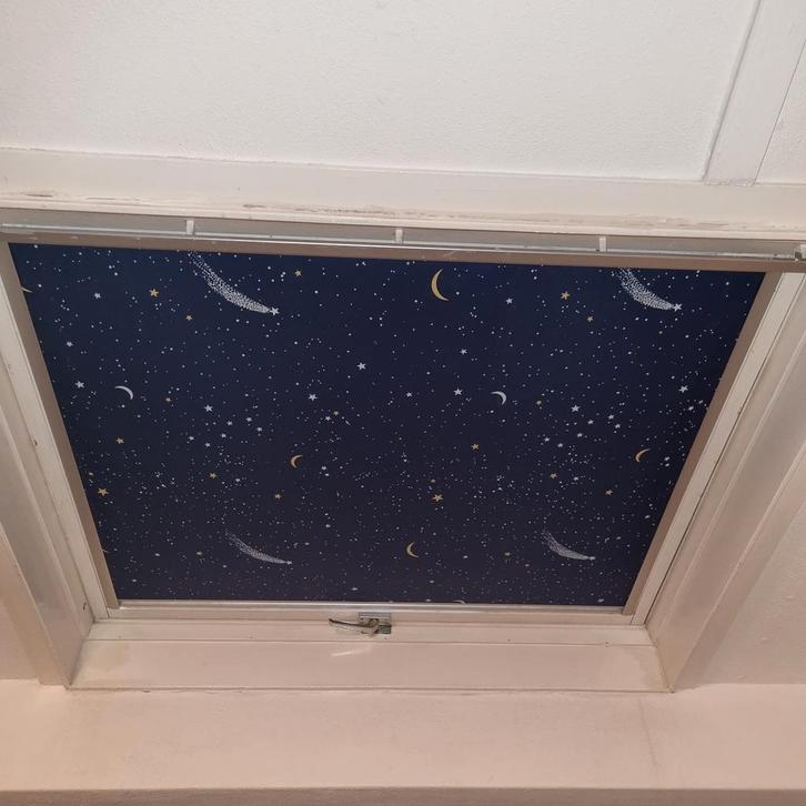 VELUX GGL74 VERDUISTEREND ROLGORDIJN DONKERBLAUW "NIGHTSKY", Huis en Inrichting, Stoffering | Gordijnen en Lamellen, Gebruikt
