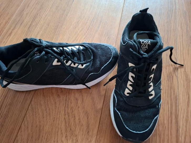 Osaga gympen 38 gebruikt voor binnengym, Kinderen en Baby's, Kinderkleding | Schoenen en Sokken, Gebruikt, Sportschoenen, Meisje