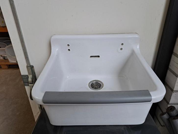 sphinx uitstortgootsteen met stootrand, wasbak, spoelbak., Huis en Inrichting, Badkamer | Complete badkamers, Gebruikt, Ophalen