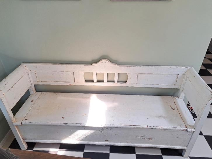 Mooie off white/lbeige brocante klepbank - veel opbergruimte, Antiek en Kunst, Antiek | Meubels | Stoelen en Banken, Ophalen