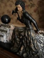 Art Deco Beeld Vrouw Marmer Voetstuk, Antiek en Kunst, Ophalen of Verzenden