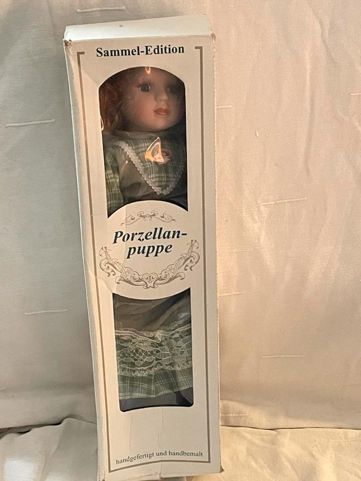 Porseleinen pop Sammel-Edition in doos, Verzamelen, Poppen, Nieuw, Pop, Ophalen of Verzenden