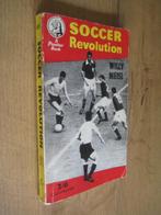 soccer revolution - willy meisl - panther book 655 (voetbal, Ophalen of Verzenden, Zo goed als nieuw, Balsport