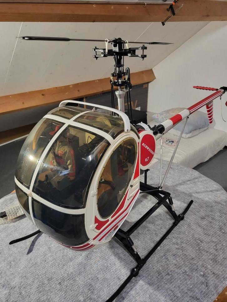 Vario sweizer 300c, Hobby en Vrije tijd, Modelbouw | Radiografisch | Helikopters en Quadcopters, Zo goed als nieuw, Ophalen of Verzenden