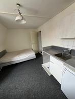 LEEUWARDEN : STUDIO MET EIGEN KEUKENTJE, TOILET EN DOUCHE, Huizen en Kamers, Kamers te huur, Leeuwarden