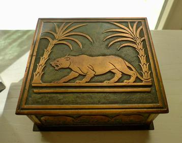 Messing art deco kist met dieren beschikbaar voor biedingen
