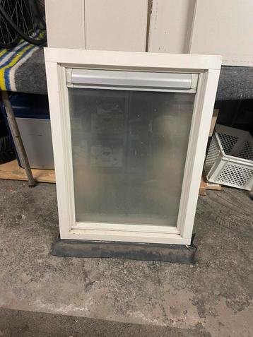 Houten Raam kozijn 66x88x11,5cm beschikbaar voor biedingen