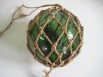 Groene zware glazen drijfbal, visnetbal, drijvers 2 stuks, Antiek en Kunst, Ophalen of Verzenden