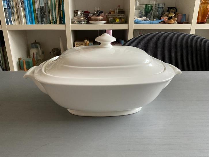 Villeroy & Boch 1748 model Royal terrine / dekschaal ; €25, Huis en Inrichting, Keuken | Servies, Zo goed als nieuw, Schaal of Schalen