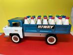 Tri-ang hi-way milk truck met melkbussen. - tin toy auto, Ophalen of Verzenden, Zo goed als nieuw, Overige merken