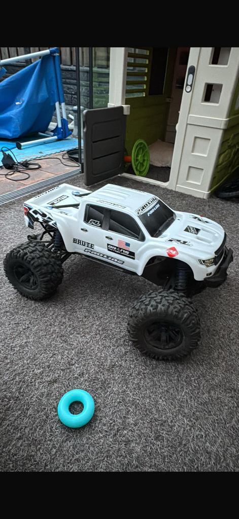 X maxx, Hobby en Vrije tijd, Modelbouw | Radiografisch | Auto's, Zo goed als nieuw, Auto offroad, Overige schalen, Ophalen of Verzenden