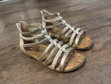 Leuke sandalen beschikbaar voor biedingen