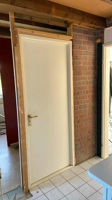 Binnendeur. Wit. 9010. Drie scharniers. Gebruikt maar gaaf. beschikbaar voor biedingen