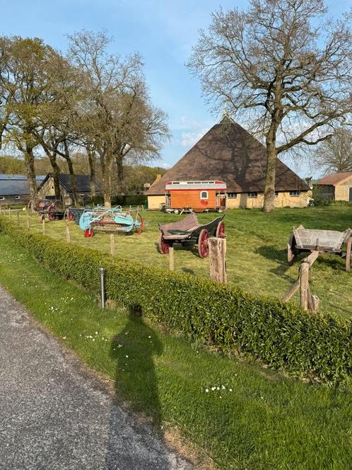 Partij oude landbouw machines, Dieren en Toebehoren, Stalling en Weidegang