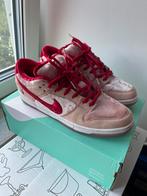 Nike Dunk Low Strange Love, Overige kleuren, Nike, Ophalen of Verzenden, Sneakers of Gympen