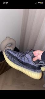 yeezy 350 boost, Kleding | Heren, Ophalen of Verzenden, Zo goed als nieuw, Zwart