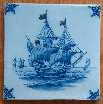 Delfts Blauw Tegeltje met Boot beschikbaar voor biedingen