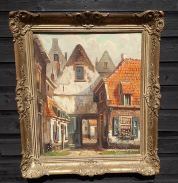 oud stadsgezicht met poort beschikbaar voor biedingen