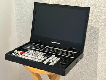 Grote partij audio & video apparatuur, mixers,statieven, enz beschikbaar voor biedingen