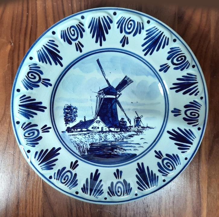 Delfts blauw bord. Handgeschilderd nr: 153. 22,7 cm. doorsn., Antiek en Kunst, Antiek | Wandborden en Tegels, Ophalen of Verzenden