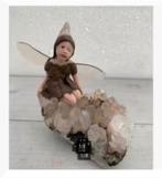 Elf, engel op edelsteen bergkristal pyrite galeniet, Antiek en Kunst, Ophalen of Verzenden