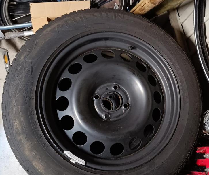 winterbanden 215/60R17 op stalen velg 4x108 Citroën/Peugeot, Auto-onderdelen, Banden en Velgen, Banden en Velgen, Winterbanden