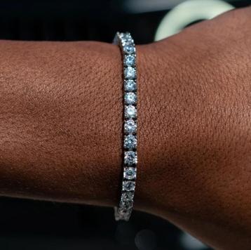 Iced out armband moissanite (denk ik) beschikbaar voor biedingen