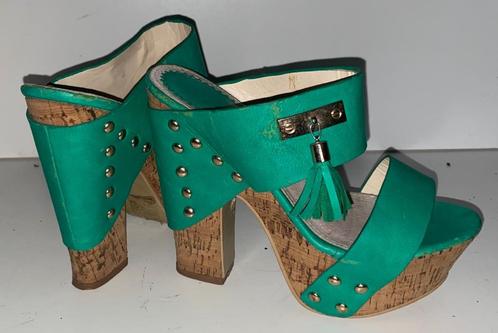 Plateau klompjes groen met hoge hakken maat 36, Kleding | Dames, Schoenen, Gedragen, Schoenen met hoge hakken, Groen, Ophalen of Verzenden