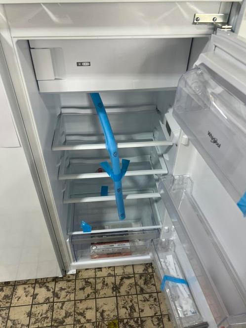 Whitpool inbouw koelkast sleep deur met vriesvak 122 nieuw, Witgoed en Apparatuur, Koelkasten en IJskasten, Nieuw, Met aparte vriezer